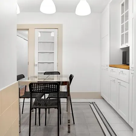 Appartamento 2 Bedroom Apt In Heart Of With Ac *