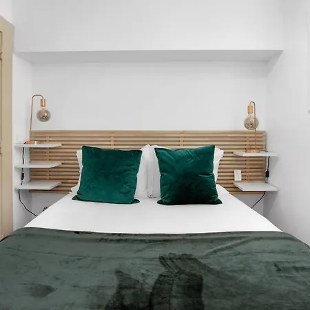 2 Bedroom Apt In Heart Of With Ac * Lisbona