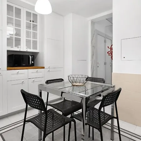 Appartamento 2 Bedroom Apt In Heart Of With Ac